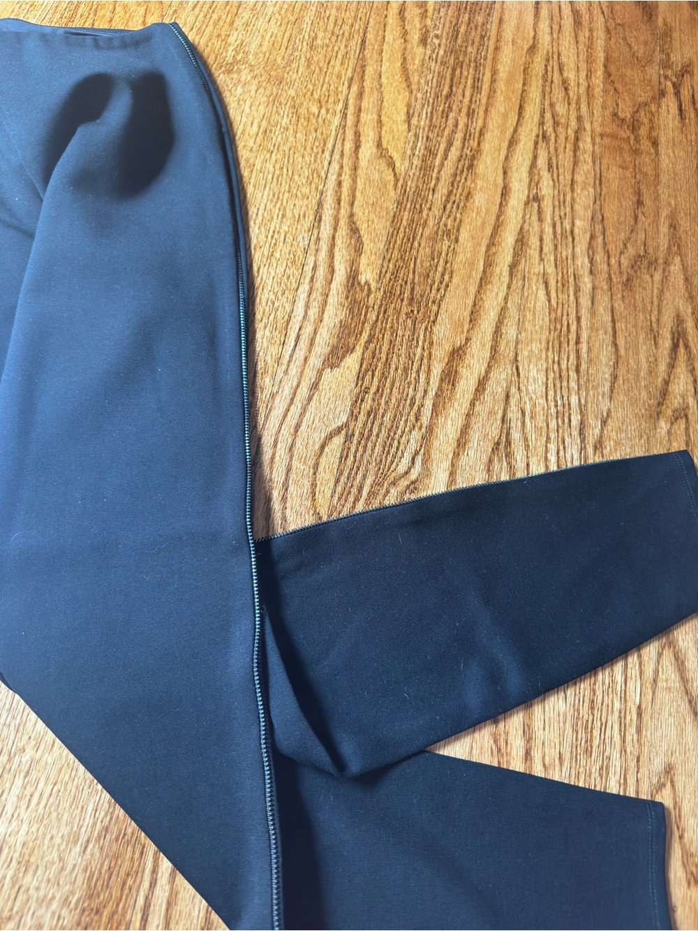 Lyssé Zipper Detail Legging Pants